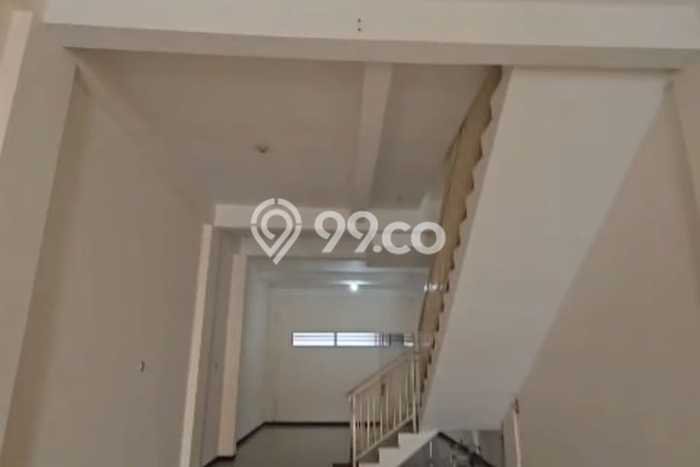 FOR SALE! Ruko di Wiyung Surabaya, LT 103m2, LB 139m2 FOR SALE! Ruko di Wiyung Surabaya, LT 103m2, LB 139m2