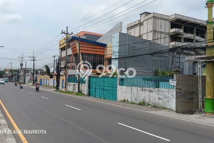 Untuk Dijual Komersial di Waru Sidoarjo LT 2352m2 / LB 300m2 Untuk Dijual Komersial di Waru Sidoarjo LT 2352m2 / LB 300m2