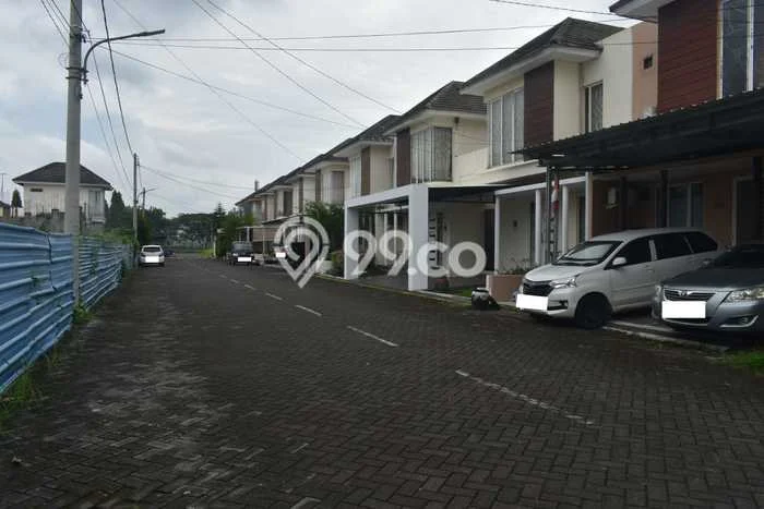 Rumah Strategis Modern Lb 88m2 di Rungkut, Surabaya Rumah Strategis Modern Lb 88m2 di Rungkut, Surabaya
