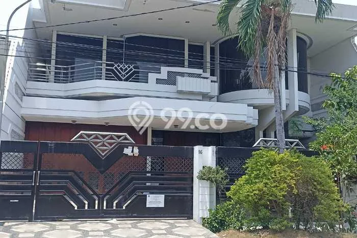 For Sale! Luxury House LT 370m2 Desain Elegan di Surabaya Kota For Sale! Luxury House LT 370m2 Desain Elegan di Surabaya Kota
