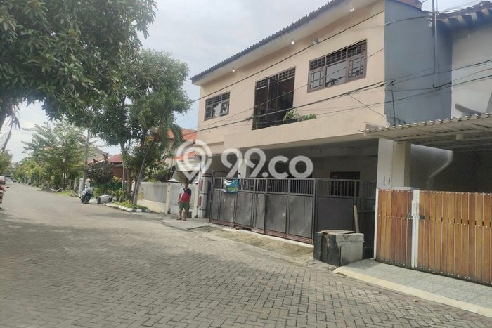 For Sale Rumah 4 Kamar Lokasi Ideal Bagus dan Strategis di Rungkut For Sale Rumah 4 Kamar Lokasi Ideal Bagus dan Strategis di Rungkut