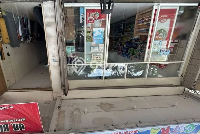 Area Ramai! Ruko Dijual di Jombang untuk Bisnis Luas Bangunan 300m2 Area Ramai! Ruko Dijual di Jombang untuk Bisnis Luas Bangunan 300m2