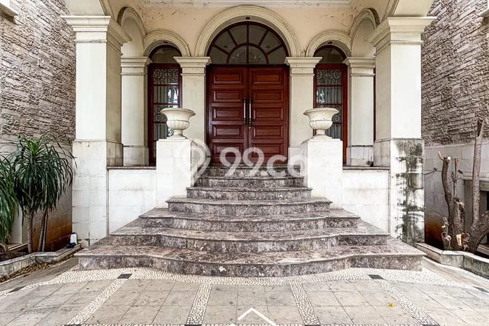 Ready to Use! Premium House LT 990m2 Desain Elegan di Kuningan Ready to Use! Premium House LT 990m2 Desain Elegan di Kuningan