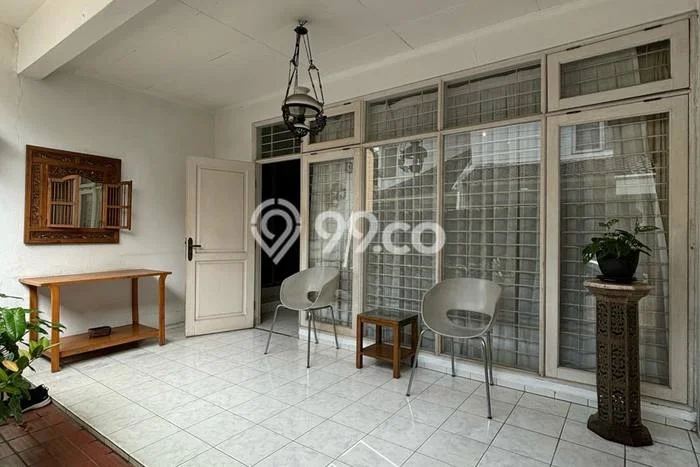 Rumah Luxury Modern Tanpa Renovasi di Pejaten Jakarta Selatan Rumah Luxury Modern Tanpa Renovasi di Pejaten Jakarta Selatan