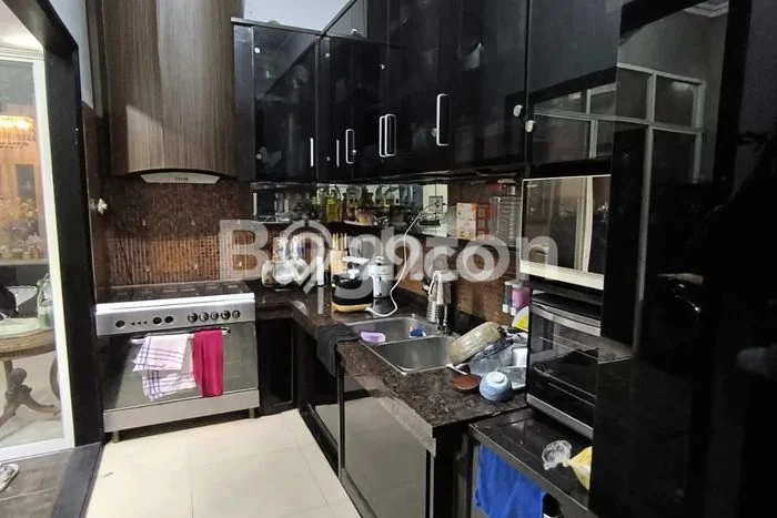 Rumah Luas Asri 3 KT Siap Pakai di Meruya Jakarta Barat Rumah Luas Asri 3 KT Siap Pakai di Meruya Jakarta Barat