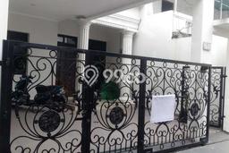 Rumah Modern 3 KT di Pondok Kelapa Jakarta Timur Semi Furnished Rumah Modern 3 KT di Pondok Kelapa Jakarta Timur Semi Furnished