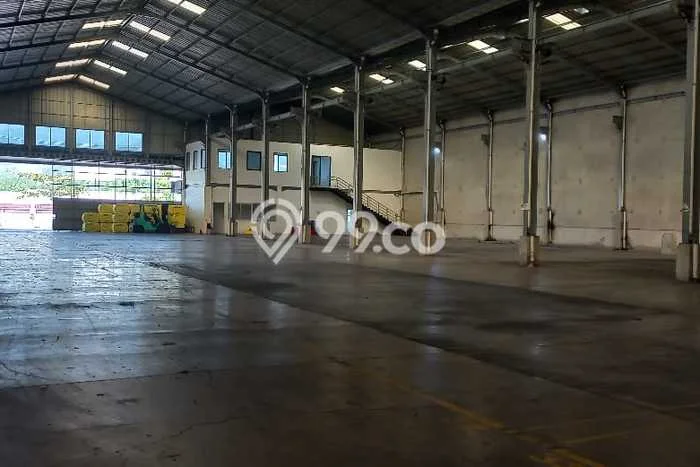Unit Gudang Disewa Lokasi Purwakarta, Purwakarta Spesifikasi Luas Bangunan 6500m2 Unit Gudang Disewa Lokasi Purwakarta, Purwakarta Spesifikasi Luas Bangunan 6500m2