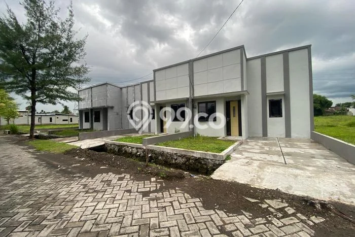 Rumah area Ajung, Jember, Luas 60m2m² LB 30m2m² Rumah area Ajung, Jember, Luas 60m2m² LB 30m2m²