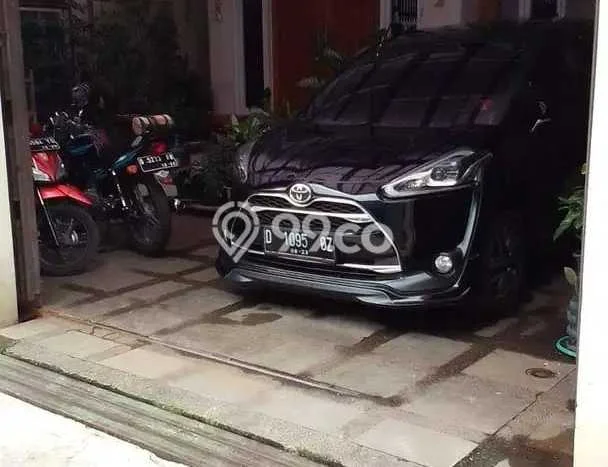 Rumah Lingkungan Asri di , Bandung, LT 152m2m² LB 272m2m² Rumah Lingkungan Asri di , Bandung, LT 152m2m² LB 272m2m²