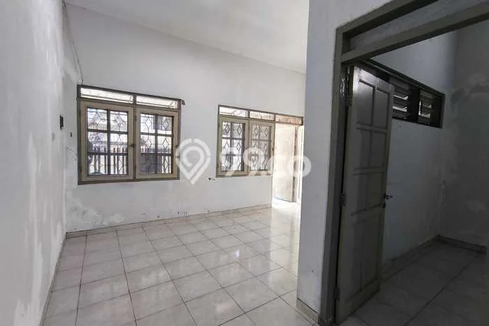 Lokasi strategis! Rumah siap huni disewakan di Semarang Tengah LB 150m2 Lokasi strategis! Rumah siap huni disewakan di Semarang Tengah LB 150m2
