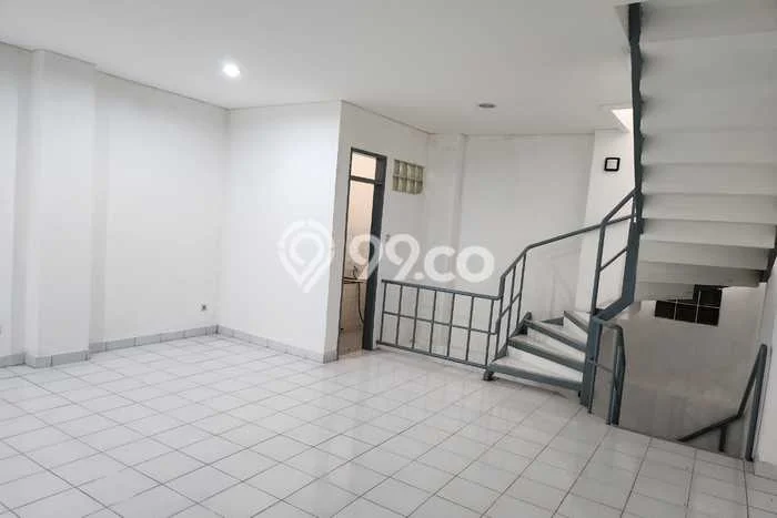 Komersial Dijual di Jakarta Barat LT 100m2 & LB 85m2 Lokasi Terbaik! Komersial Dijual di Jakarta Barat LT 100m2 & LB 85m2 Lokasi Terbaik!