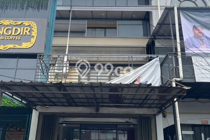 Ruko Disewa di Jakarta Timur dengan LB 250m2 Area Komersial Ramai Ruko Disewa di Jakarta Timur dengan LB 250m2 Area Komersial Ramai