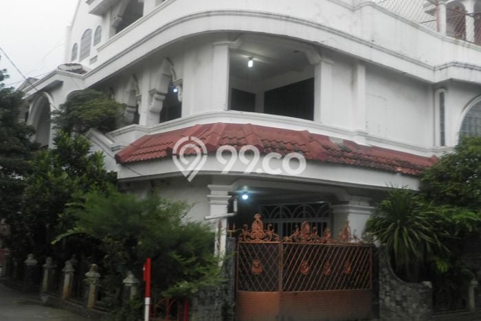 For Sale Rumah 8 Kamar Lokasi Strategis Nyaman dan Strategis di Bekasi Utara For Sale Rumah 8 Kamar Lokasi Strategis Nyaman dan Strategis di Bekasi Utara