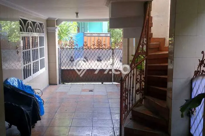 For Sale Rumah 8 Kamar Lokasi Strategis Nyaman dan Strategis di Bekasi Utara For Sale Rumah 8 Kamar Lokasi Strategis Nyaman dan Strategis di Bekasi Utara