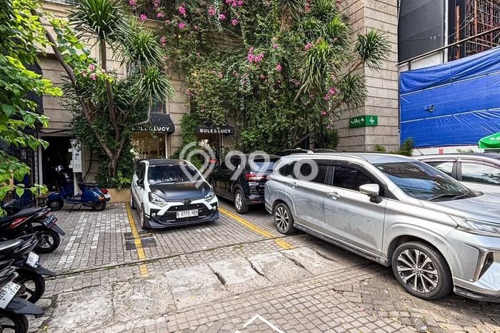 Unit Komersial Dijual di Kebayoran Baru Jakarta Selatan Luas Tanah 384m2, Luas Bangunan 650m2 Unit Komersial Dijual di Kebayoran Baru Jakarta Selatan Luas Tanah 384m2, Luas Bangunan 650m2