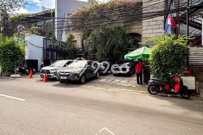 Unit Komersial Dijual di Kebayoran Baru Jakarta Selatan Luas Tanah 384m2, Luas Bangunan 650m2 Unit Komersial Dijual di Kebayoran Baru Jakarta Selatan Luas Tanah 384m2, Luas Bangunan 650m2