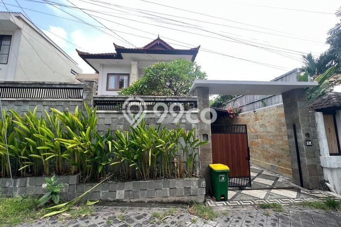 Rumah Elit LB 250m2 Siap Pakai Desain Elegan di Kerobokan, Badung Rumah Elit LB 250m2 Siap Pakai Desain Elegan di Kerobokan, Badung