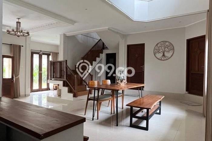 Rumah Elit LB 250m2 Siap Pakai Desain Elegan di Kerobokan, Badung Rumah Elit LB 250m2 Siap Pakai Desain Elegan di Kerobokan, Badung