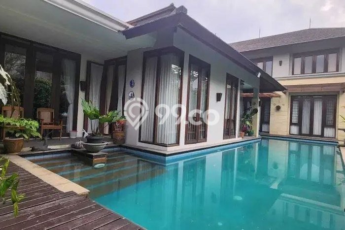 Rumah Mewah LB 600m2 Siap Huni Desain Elegan di Geger Kalong, Bandung Rumah Mewah LB 600m2 Siap Huni Desain Elegan di Geger Kalong, Bandung