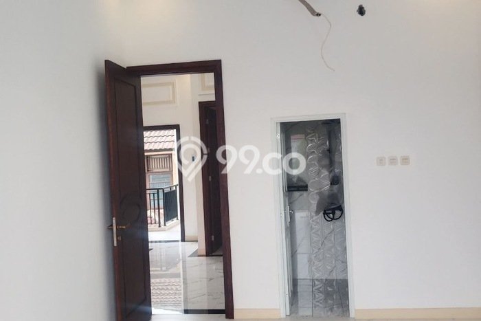 Ready to Use! Luxury House LT 218m2 Desain Modern di Pondok Kelapa Ready to Use! Luxury House LT 218m2 Desain Modern di Pondok Kelapa