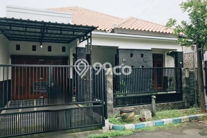 For Sale Rumah 4 Kamar Lokasi Ideal Bagus dan Strategis di Rungkut For Sale Rumah 4 Kamar Lokasi Ideal Bagus dan Strategis di Rungkut