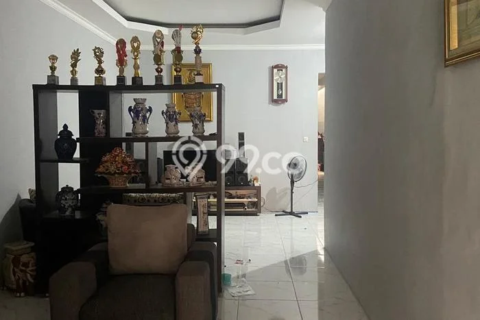 Siap Huni Rumah Mewah 6 Kamar di Rungkut Dekat ke Mana Pun Siap Huni Rumah Mewah 6 Kamar di Rungkut Dekat ke Mana Pun
