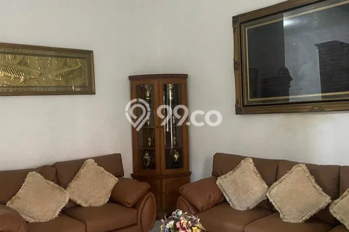 Siap Huni Rumah Mewah 6 Kamar di Rungkut Dekat ke Mana Pun Siap Huni Rumah Mewah 6 Kamar di Rungkut Dekat ke Mana Pun