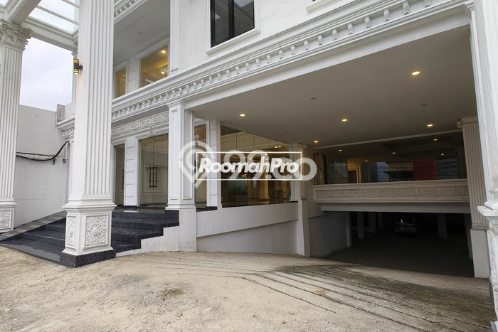 Rumah Luxury Modern Tanpa Renovasi di Jatiwaringin Jakarta Timur Rumah Luxury Modern Tanpa Renovasi di Jatiwaringin Jakarta Timur