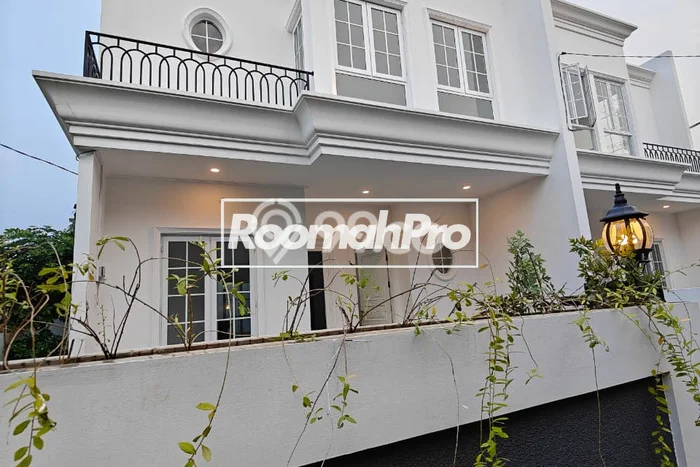 Dijual Rumah Eksklusif 3 KT di Jatiwaringin, Jakarta Timur Dijual Rumah Eksklusif 3 KT di Jatiwaringin, Jakarta Timur