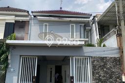 Dijual Rumah 4 Kamar Lokasi Ideal Nyaman dan Strategis di Rungkut Dijual Rumah 4 Kamar Lokasi Ideal Nyaman dan Strategis di Rungkut