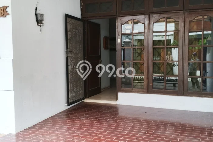 Disewakan Rumah Murah di Rawamangun Jakarta Timur dengan 4 Kamar Tidur Disewakan Rumah Murah di Rawamangun Jakarta Timur dengan 4 Kamar Tidur