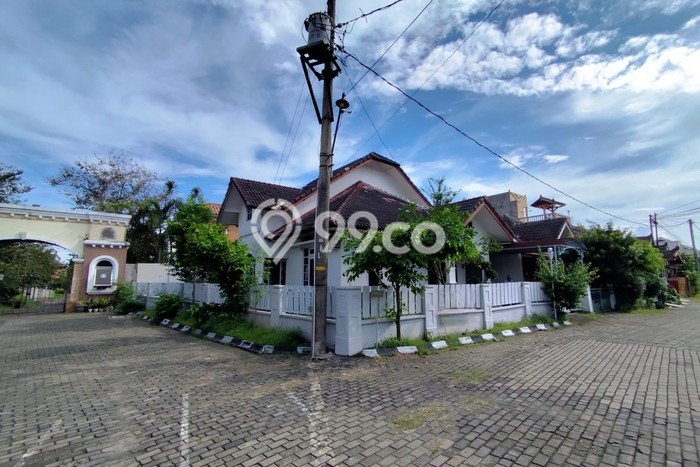 Disewakan! Rumah 4 Kamar Tidur &
5 Kamar Mandi di Maguwoharjo, Yogyakarta Disewakan! Rumah 4 Kamar Tidur &
5 Kamar Mandi di Maguwoharjo, Yogyakarta