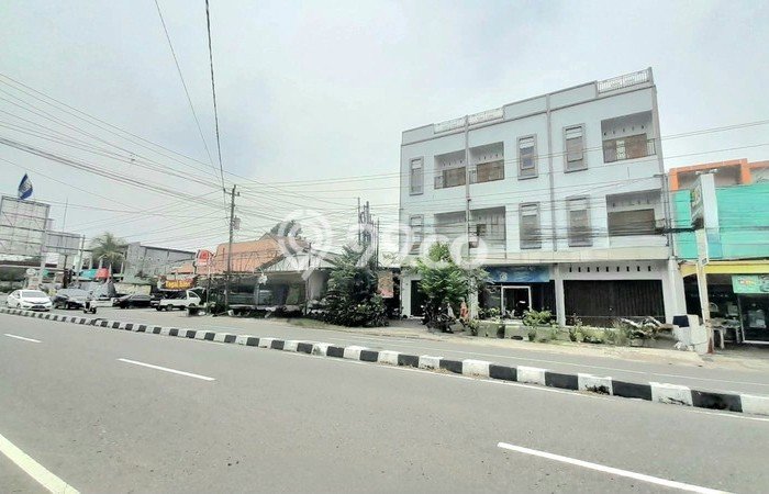 Disewakan Ruko komersial di Bantul luas bangunan 735m2 Disewakan Ruko komersial di Bantul luas bangunan 735m2