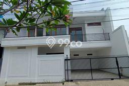 Rumah Strategis Minimalis Lb 270m2 di Ciputat Timur, Tangerang Selatan Rumah Strategis Minimalis Lb 270m2 di Ciputat Timur, Tangerang Selatan