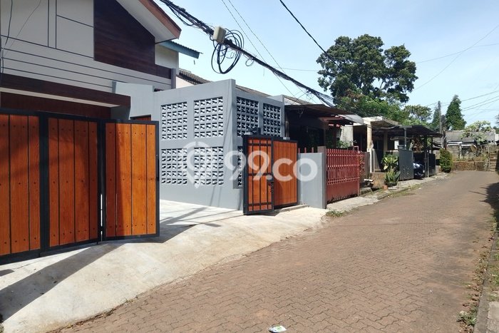 Rumah Strategis Minimalis Lb 100m2 di Ciputat, Tangerang Selatan Rumah Strategis Minimalis Lb 100m2 di Ciputat, Tangerang Selatan