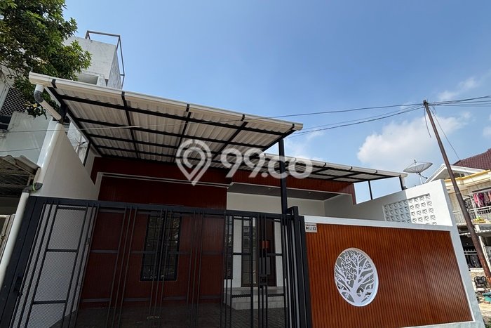 Rumah Mewah LB 180m2 Siap Pakai Desain Elegan di Taman Surya, Jakarta Barat Rumah Mewah LB 180m2 Siap Pakai Desain Elegan di Taman Surya, Jakarta Barat