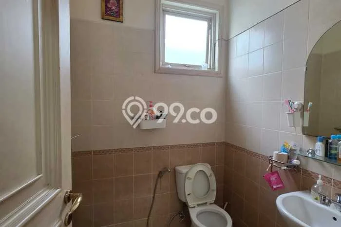 Rumah Eksklusif Siap Huni LT 240m2 di Serpong, Tangerang Selatan Rumah Eksklusif Siap Huni LT 240m2 di Serpong, Tangerang Selatan