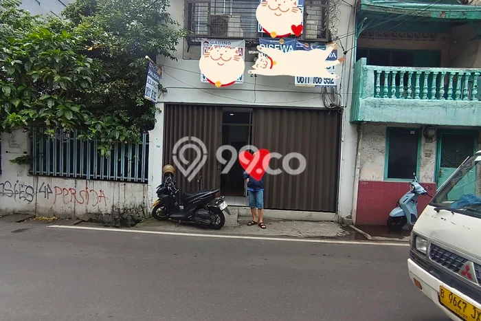 Disewakan! Rumah 4 Kamar Tidur &
3 Kamar Mandi di Pangeran Jayakarta, Jakarta Pusat Disewakan! Rumah 4 Kamar Tidur &
3 Kamar Mandi di Pangeran Jayakarta, Jakarta Pusat