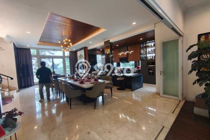 Rumah Elit Modern Tanpa Renovasi di Joglo Jakarta Barat Rumah Elit Modern Tanpa Renovasi di Joglo Jakarta Barat