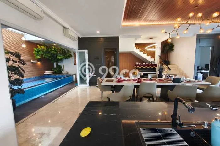 Rumah Elit Modern Tanpa Renovasi di Joglo Jakarta Barat Rumah Elit Modern Tanpa Renovasi di Joglo Jakarta Barat