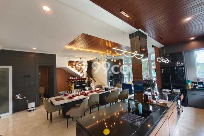 Rumah Elit Modern Tanpa Renovasi di Joglo Jakarta Barat Rumah Elit Modern Tanpa Renovasi di Joglo Jakarta Barat