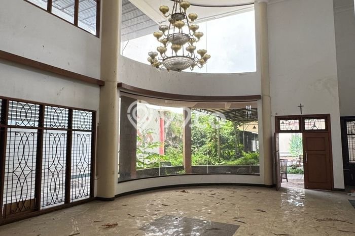 Disewakan Rumah Strategis LT 1m2 / LB 900m2 di Darmo permai, Surabaya Disewakan Rumah Strategis LT 1m2 / LB 900m2 di Darmo permai, Surabaya