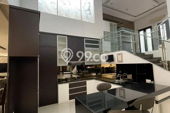 Hunian Mewah LB 410m2 Siap Huni Desain Elegan di Pakuwon City, Surabaya Hunian Mewah LB 410m2 Siap Huni Desain Elegan di Pakuwon City, Surabaya
