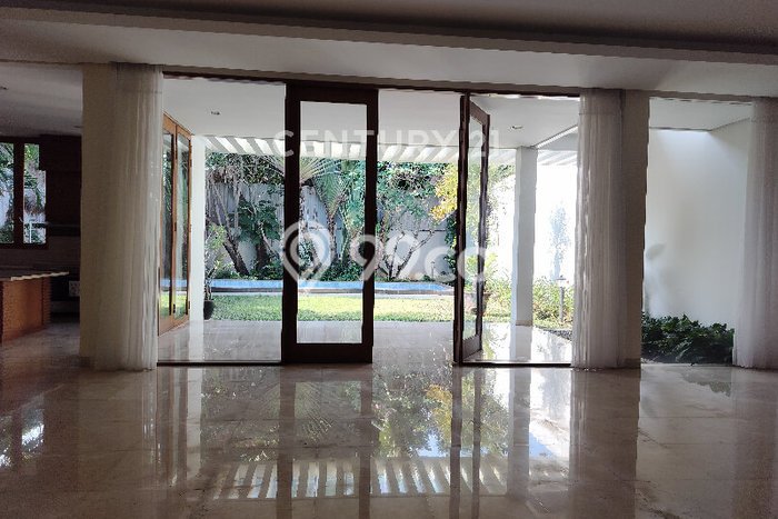 Hunian Ideal dengan LT 674m2 & LB 450m2 Dikontrakkan di Kemang Hunian Ideal dengan LT 674m2 & LB 450m2 Dikontrakkan di Kemang