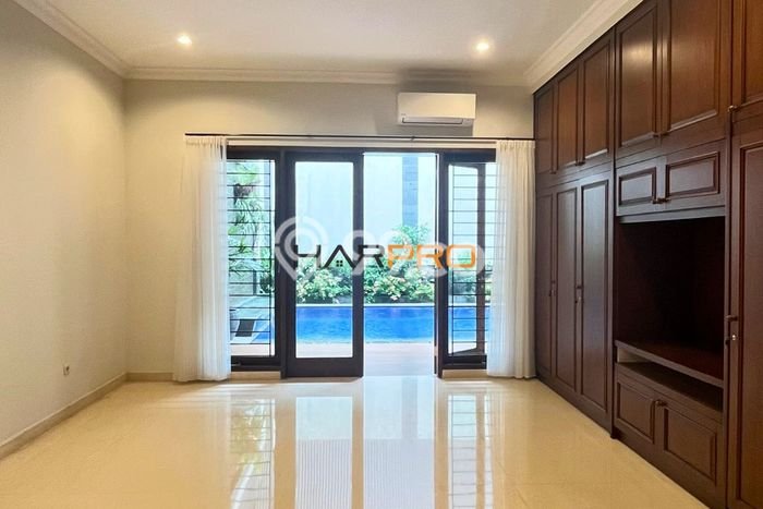 Dijual Rumah Premium dengan Fasilitas Sekitar Komplit di Cilandak, Jakarta Selatan Dijual Rumah Premium dengan Fasilitas Sekitar Komplit di Cilandak, Jakarta Selatan