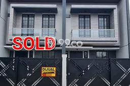 Hunian Mewah LB 190m2 Siap Pakai Desain Elegan di Manyar, Surabaya Hunian Mewah LB 190m2 Siap Pakai Desain Elegan di Manyar, Surabaya