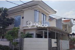 Rumah Elit LB 250m2 Siap Pakai Desain Elegan di Mulyosari, Surabaya Rumah Elit LB 250m2 Siap Pakai Desain Elegan di Mulyosari, Surabaya