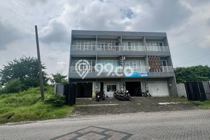 Unit Ruko Dijual di Surabaya LT 112m2 & LB 250m2 Unit Ruko Dijual di Surabaya LT 112m2 & LB 250m2