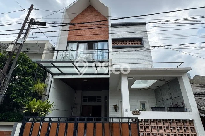 Rumah Modern 4 KT di Pondok Bambu Jakarta Timur Semi Furnished Rumah Modern 4 KT di Pondok Bambu Jakarta Timur Semi Furnished