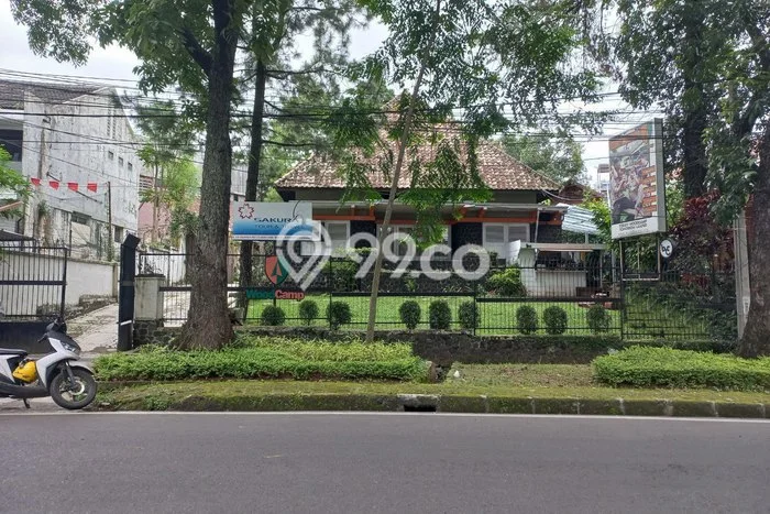 Rumah Elit LB 380m2 Siap Huni Desain Elegan di Cipaganti, Bandung Rumah Elit LB 380m2 Siap Huni Desain Elegan di Cipaganti, Bandung